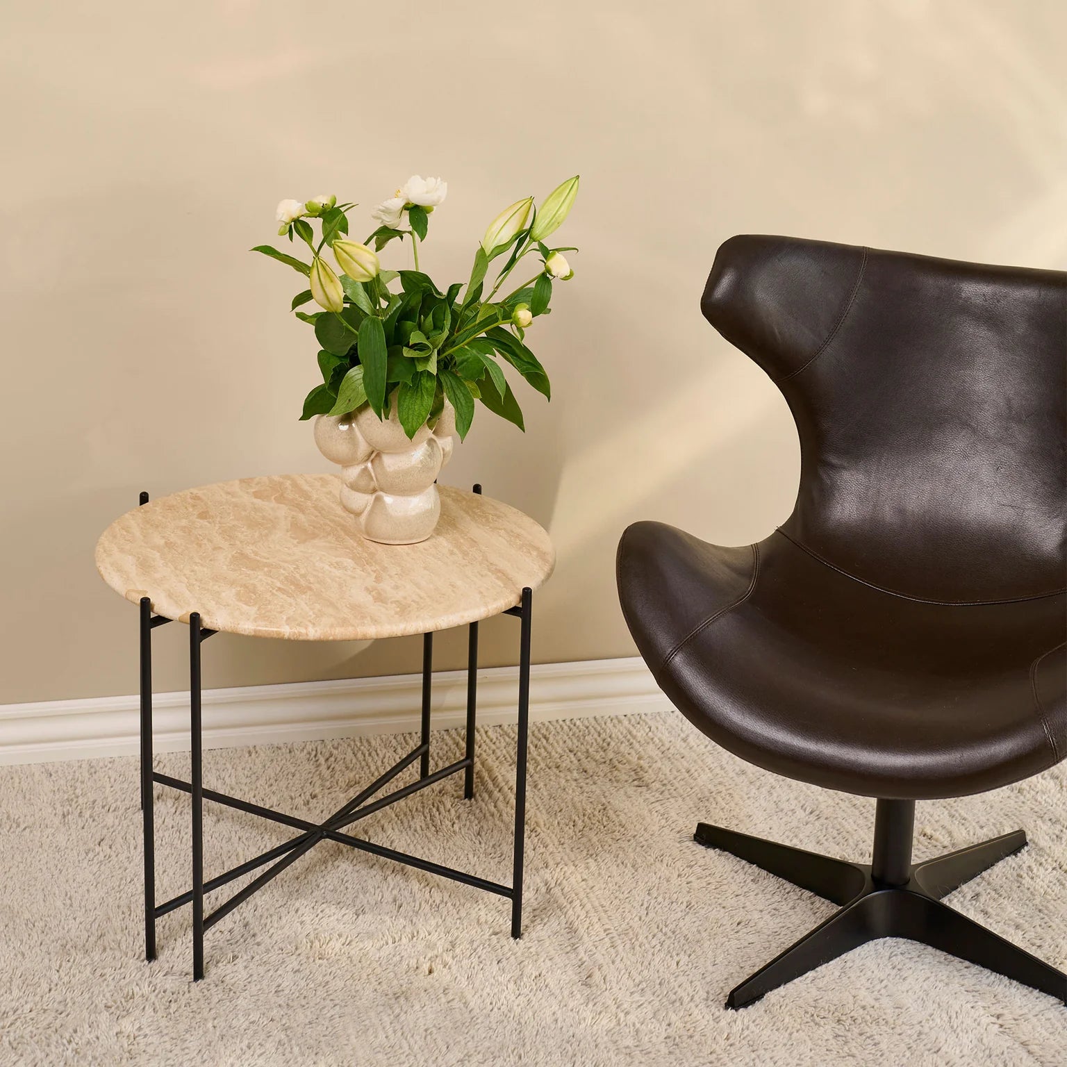 Viola III Sofatisch aus Travertin Ø60